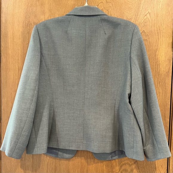 Evan Picone Gray Blazer - Picture 2 of 4